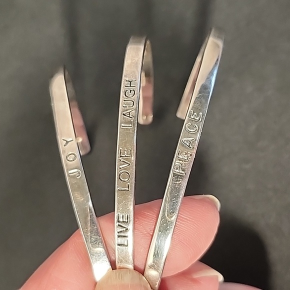 Three silverplated open bracelets - "Joy"- "Live, Love, Laugh" - "Peace" - Picture 8 of 13